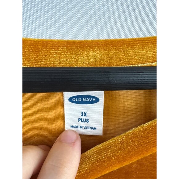 Women’s Old Navy Size 1X Gold Velvet Short Sleeve Shirt - Picture 4 of 5